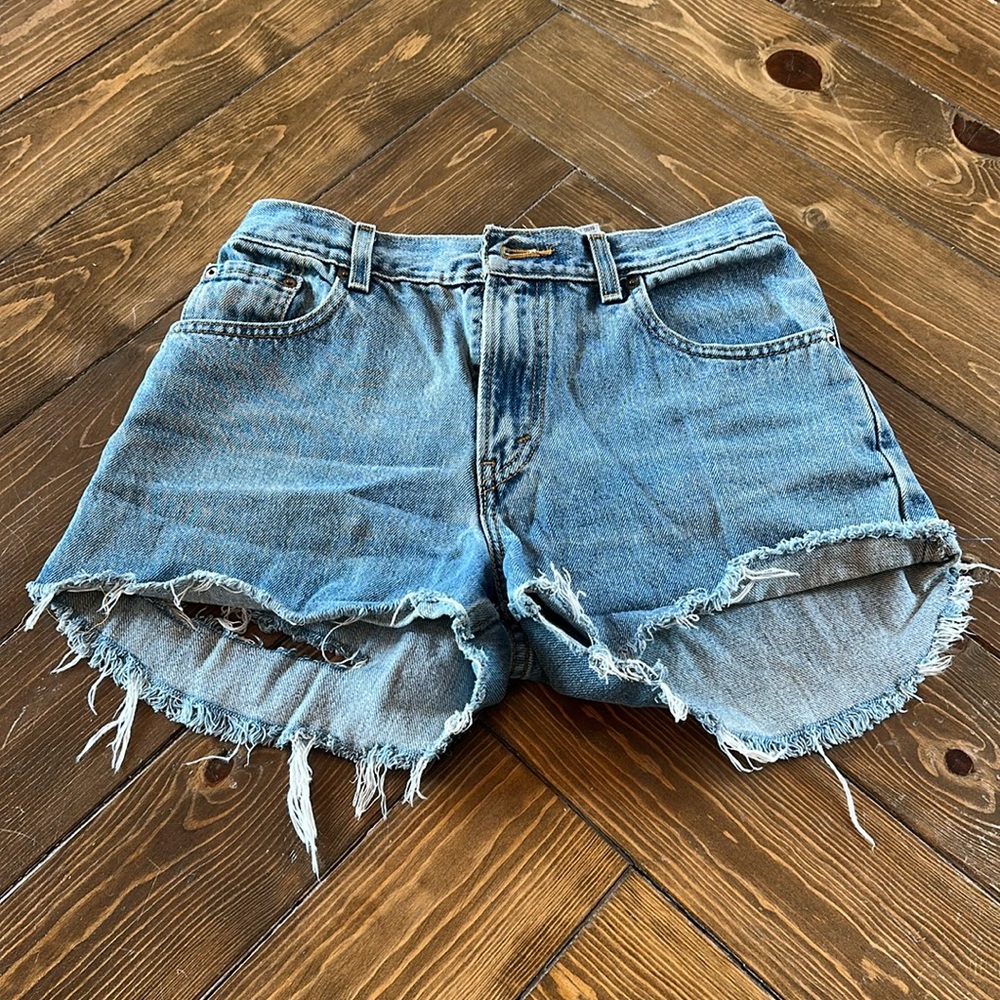 Women’s distressed Jean Levi shorts size 8